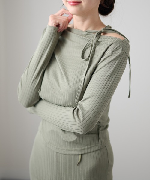 DAYRA(デイラ)の「リボンショルダー アシンメトリー 長袖 リブ トップス(Tシャツ/カットソー・レディース・ブラック/チャコールグレー/グリーン・FREE/S)」の15枚目の写真