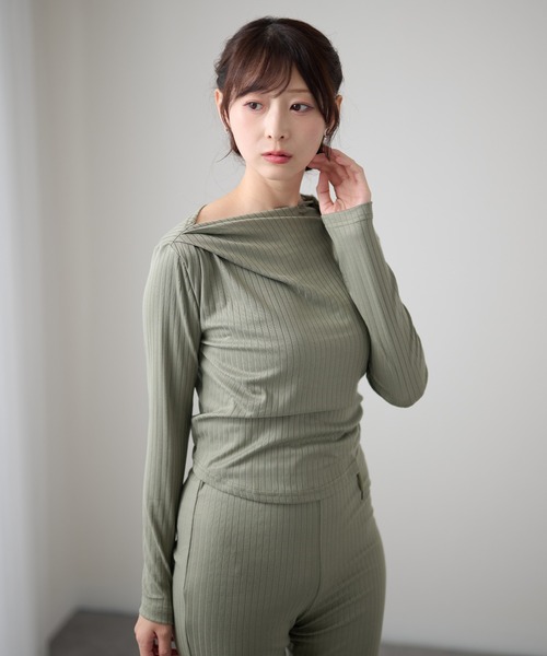 DAYRA(デイラ)の「リボンショルダー アシンメトリー 長袖 リブ トップス(Tシャツ/カットソー・レディース・ブラック/チャコールグレー/グリーン・FREE/S)」の16枚目の写真
