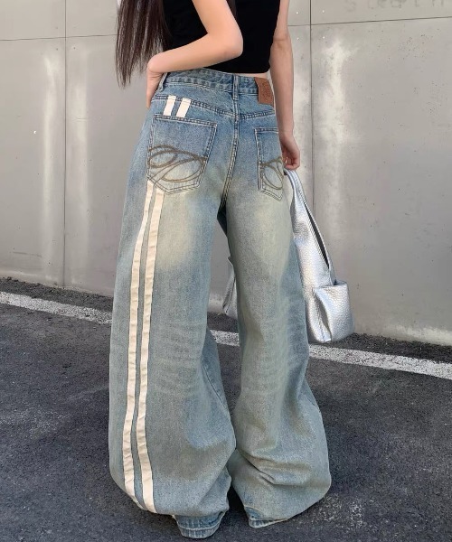 AVYL(アヴィル)の「サイドライン カーブバギーデニムパンツ/ワイドパンツ(デニムパンツ・レディース・サックスブルー・M/S/L)」の5枚目の写真