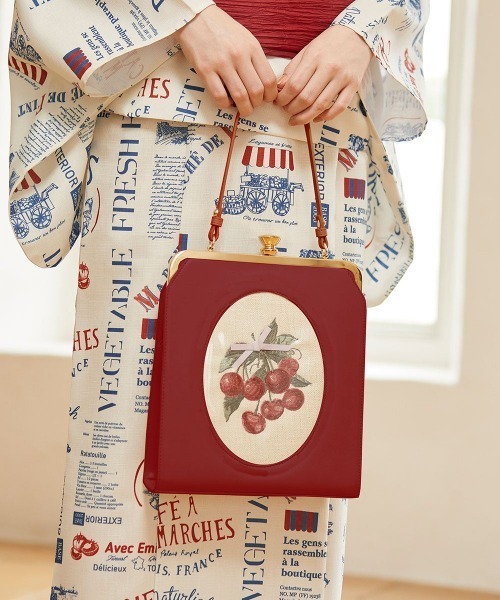an another angelus(アンアナザーアンジェラス)の「チェリー刺繍スクエアがま口バッグ(ハンドバッグ・レディース・レッド/ライトグリーン・FREE)」の9枚目の写真
