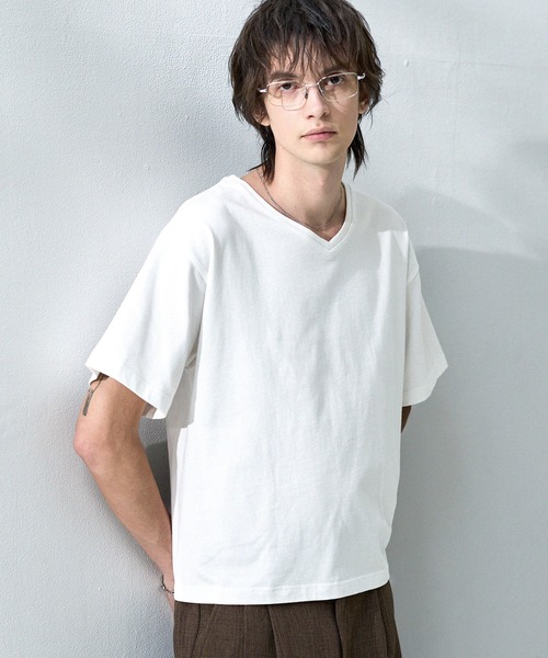 V‑neck контракт T‑shirt