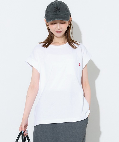 coca(coca)(コカ)の「ピスネームロールアップスリーブTシャツ(Tシャツ/カットソー・レディース・ブラック/ホワイト・L/M/S)」の2枚目の写真