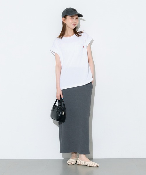 coca(coca)(コカ)の「ピスネームロールアップスリーブTシャツ(Tシャツ/カットソー・レディース・ブラック/ホワイト・L/M/S)」の3枚目の写真