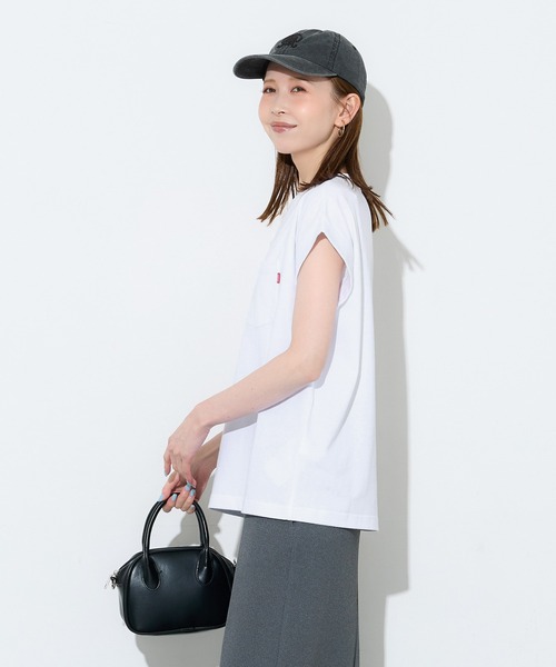 coca(coca)(コカ)の「ピスネームロールアップスリーブTシャツ(Tシャツ/カットソー・レディース・ブラック/ホワイト・L/M/S)」の4枚目の写真