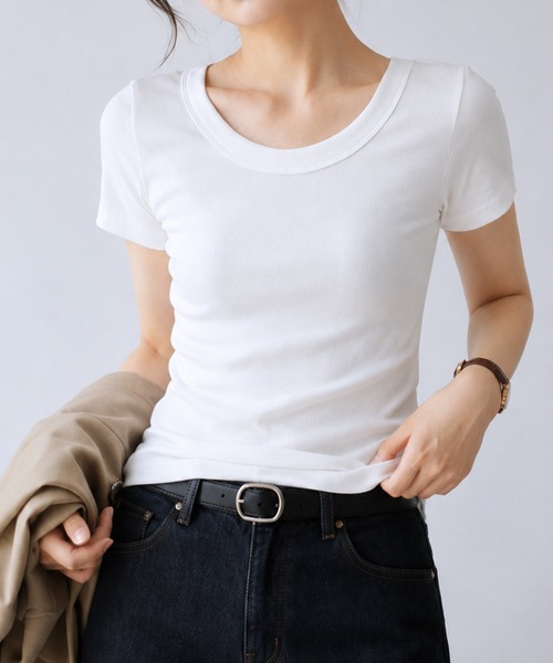 by LEGNA(バイレグナ)の「Uネックリブカットソー半袖タイプ(Tシャツ/カットソー・レディース・ブラック/ホワイト/チャコール/グレイッシュベージュ・SMALL/MEDIUM/XX-LARGE/LARGE/X-LARGE)」の2枚目の写真