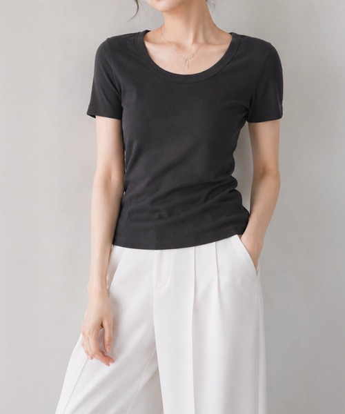 by LEGNA(バイレグナ)の「Uネックリブカットソー半袖タイプ(Tシャツ/カットソー・レディース・ブラック/ホワイト/チャコール/グレイッシュベージュ・SMALL/MEDIUM/XX-LARGE/LARGE/X-LARGE)」の12枚目の写真
