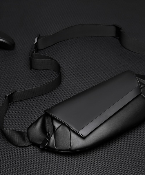 WESTBOY(ウエストボーイ)の「Y2Kフラップポケット ボディショルダーバッグ WO26W2BG08(ショルダーバッグ・メンズ・ブラック・FREE)」の4枚目の写真