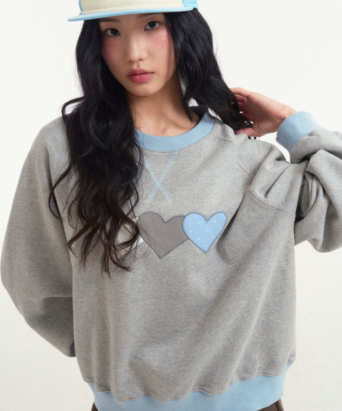 ROGIN N ROSIE(ロギンエンロージー)の「Heart Patch Sweatshirt Gray Blue(スウェット・レディース・その他・FREE)」の2枚目の写真