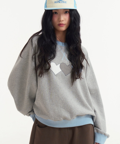 ROGIN N ROSIE(ロギンエンロージー)の「Heart Patch Sweatshirt Gray Blue(スウェット・レディース・その他・FREE)」の3枚目の写真