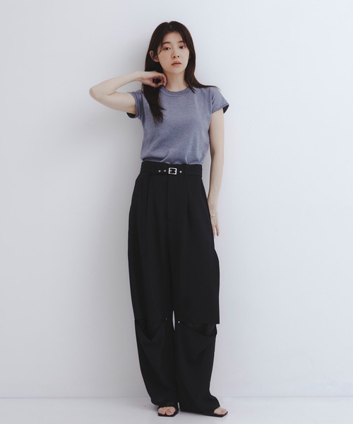 UNITED TOKYO(ユナイテッドトウキョウ)の「【新作】ニーカットドレープバレルパンツ|夏服/オフィスカジュアル/ウォッシャブル/コクーンシルエット/防シワ/通気性(その他パンツ・レディース・ベージュ/ブラック・1/2)」の4枚目の写真
