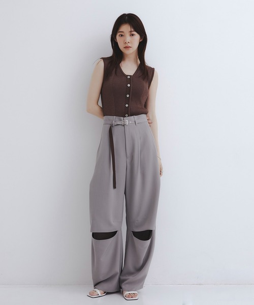 UNITED TOKYO(ユナイテッドトウキョウ)の「【新作】ニーカットドレープバレルパンツ|夏服/オフィスカジュアル/ウォッシャブル/コクーンシルエット/防シワ/通気性(その他パンツ・レディース・ベージュ/ブラック・1/2)」の14枚目の写真