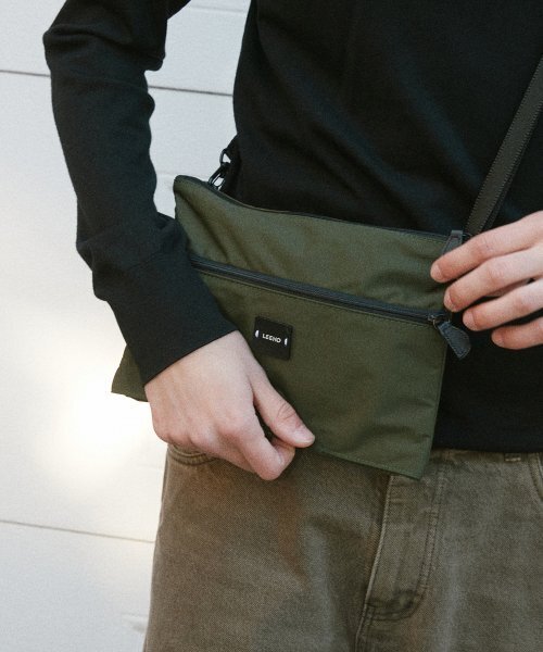 LEEHO FOR MEN(イホフォーメン)の「PASEO(khaki)(メッセンジャーバッグ・メンズ・その他・FREE)」の2枚目の写真