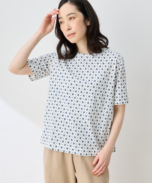 DECOY SINCE 1981(デコイシンスイチキュウハチイチ)の「【ひやさらコットン】総柄プリントTシャツ【綿100%・接触冷感・UVカット】(Tシャツ/カットソー・レディース・オレンジ/イエロー/ネイビー・M/L/LL/3L/4L)」の2枚目の写真