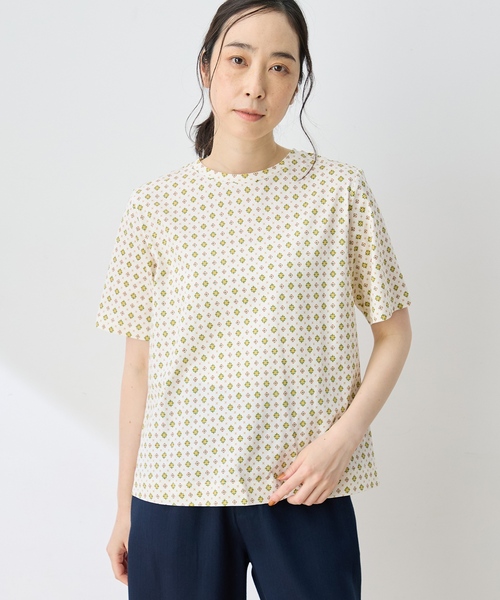 DECOY SINCE 1981(デコイシンスイチキュウハチイチ)の「【ひやさらコットン】総柄プリントTシャツ【綿100%・接触冷感・UVカット】(Tシャツ/カットソー・レディース・オレンジ/イエロー/ネイビー・M/L/LL/3L/4L)」の3枚目の写真