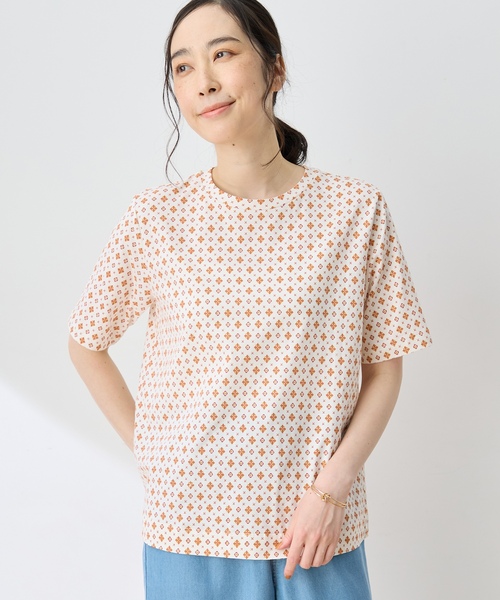 DECOY SINCE 1981(デコイシンスイチキュウハチイチ)の「【ひやさらコットン】総柄プリントTシャツ【綿100%・接触冷感・UVカット】(Tシャツ/カットソー・レディース・オレンジ/イエロー/ネイビー・M/L/LL/3L/4L)」の1枚目の写真