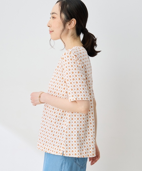 DECOY SINCE 1981(デコイシンスイチキュウハチイチ)の「【ひやさらコットン】総柄プリントTシャツ【綿100%・接触冷感・UVカット】(Tシャツ/カットソー・レディース・オレンジ/イエロー/ネイビー・M/L/LL/3L/4L)」の10枚目の写真
