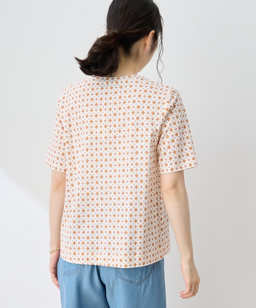 DECOY SINCE 1981(デコイシンスイチキュウハチイチ)の「【ひやさらコットン】総柄プリントTシャツ【綿100%・接触冷感・UVカット】(Tシャツ/カットソー・レディース・オレンジ/イエロー/ネイビー・M/L/LL/3L/4L)」の11枚目の写真