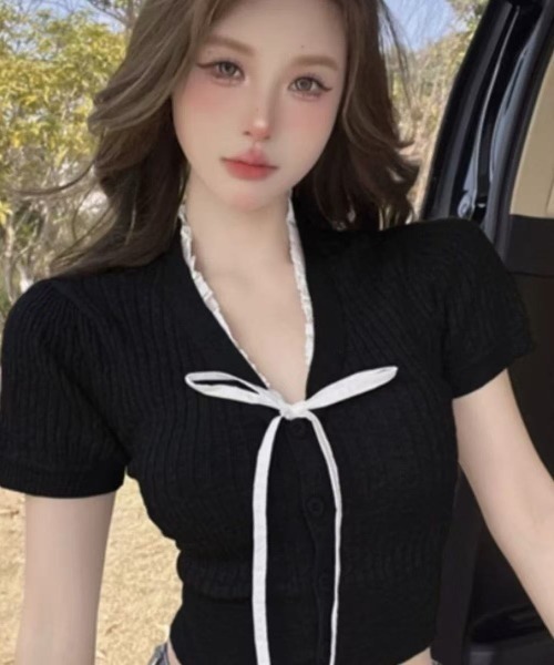 semuse（セミューズ）の「フリルリボンレイヤー風ケーブル編みショートトップス（ニット/セーター・レディース・ブラック/グレー/ホワイト・FREE）」の4枚目の写真