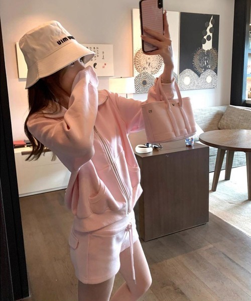 Ressaca(レサーカ)の「バックプリントジップアップスウェット&ショートパンツ セットアップ(セットアップ・レディース・グレー/ピンク・M)」の16枚目の写真