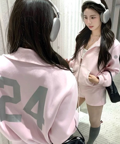Ressaca(レサーカ)の「バックプリントジップアップスウェット&ショートパンツ セットアップ(セットアップ・レディース・グレー/ピンク・M)」の6枚目の写真