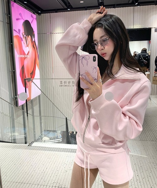 Ressaca(レサーカ)の「バックプリントジップアップスウェット&ショートパンツ セットアップ(セットアップ・レディース・グレー/ピンク・M)」の3枚目の写真