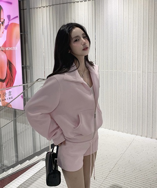 Ressaca(レサーカ)の「バックプリントジップアップスウェット&ショートパンツ セットアップ(セットアップ・レディース・グレー/ピンク・M)」の4枚目の写真