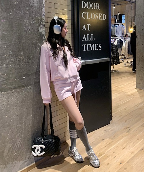 Ressaca(レサーカ)の「バックプリントジップアップスウェット&ショートパンツ セットアップ(セットアップ・レディース・グレー/ピンク・M)」の10枚目の写真