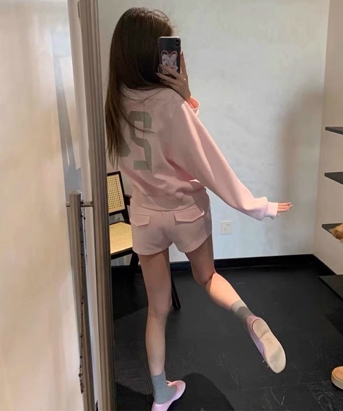 Ressaca(レサーカ)の「バックプリントジップアップスウェット&ショートパンツ セットアップ(セットアップ・レディース・グレー/ピンク・M)」の19枚目の写真