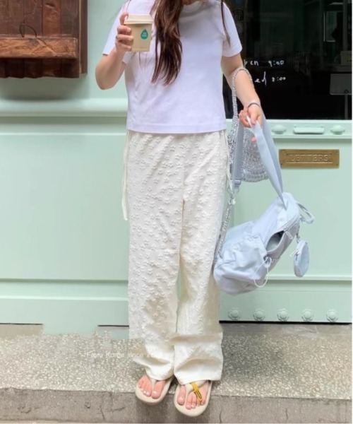 ＆soiree（アンドソワレ）の「立体フラワーデザインサイドリボンワイドパンツ（その他パンツ・レディース・ブルー/ブラウン/ホワイト・FREE）」の4枚目の写真