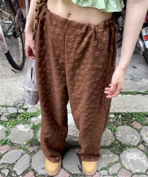 ＆soiree（アンドソワレ）の「立体フラワーデザインサイドリボンワイドパンツ（その他パンツ・レディース・ブルー/ブラウン/ホワイト・FREE）」の6枚目の写真