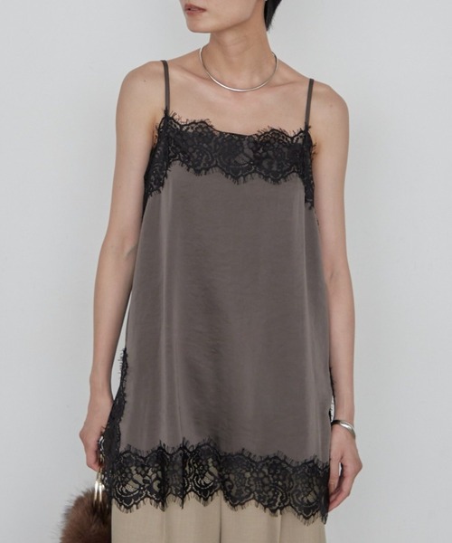 LOUNGEDRESS(ラウンジドレス)の「サテンレースキャミチュニック レイヤード(キャミソール・レディース・チャコールグレー/アイボリー/ベージュ・FREE)」の1枚目の写真