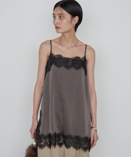 LOUNGEDRESS(ラウンジドレス)の「サテンレースキャミチュニック レイヤード(キャミソール・レディース・チャコールグレー/アイボリー/ベージュ・FREE)」の6枚目の写真