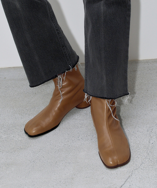 GRISE(グリーズ)の「《/WEB+一部店舗限定》GRISE3cmレザーCURVYショートブーツ(ブーツ・レディース・ブラック/チャコールグレー/ウッド・SMALL/MEDIUM/LARGE/X-LARGE)」の3枚目の写真
