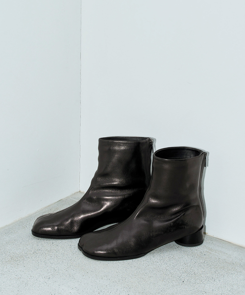 GRISE(グリーズ)の「《/WEB+一部店舗限定》GRISE3cmレザーCURVYショートブーツ(ブーツ・レディース・ブラック/チャコールグレー/ウッド・SMALL/MEDIUM/LARGE/X-LARGE)」の5枚目の写真