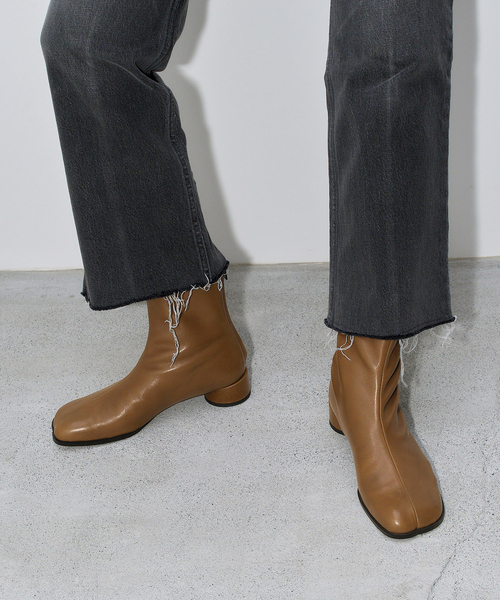 GRISE(グリーズ)の「《/WEB+一部店舗限定》GRISE3cmレザーCURVYショートブーツ(ブーツ・レディース・ブラック/チャコールグレー/ウッド・SMALL/MEDIUM/LARGE/X-LARGE)」の7枚目の写真