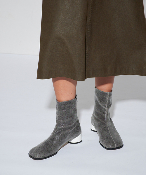GRISE(グリーズ)の「《/WEB+一部店舗限定》GRISE3cmレザーCURVYショートブーツ(ブーツ・レディース・ブラック/チャコールグレー/ウッド・SMALL/MEDIUM/LARGE/X-LARGE)」の14枚目の写真