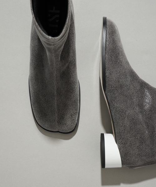 GRISE(グリーズ)の「《/WEB+一部店舗限定》GRISE3cmレザーCURVYショートブーツ(ブーツ・レディース・ブラック/チャコールグレー/ウッド・SMALL/MEDIUM/LARGE/X-LARGE)」の21枚目の写真