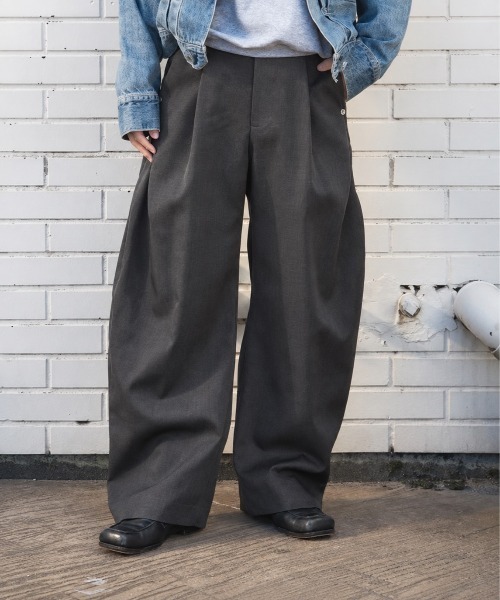 CONZ（コンズ）の「curve leg trousers GABA（スラックス・メンズ・ダークブラウン/ダークグレー/ブラック・1/4/3/2）」の3枚目の写真