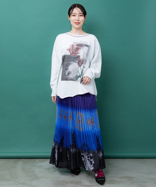 iS ScoLar(イズスカラー)の「563226:窓辺の花柄 ドルマンスリーブプルオーバー(Tシャツ/カットソー・レディース・オートミール/チャコールグレー/ブラウン・M)」の4枚目の写真