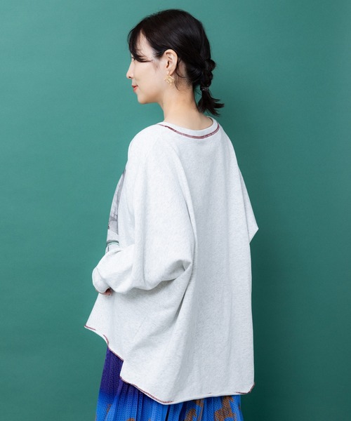 iS ScoLar(イズスカラー)の「563226:窓辺の花柄 ドルマンスリーブプルオーバー(Tシャツ/カットソー・レディース・オートミール/チャコールグレー/ブラウン・M)」の5枚目の写真