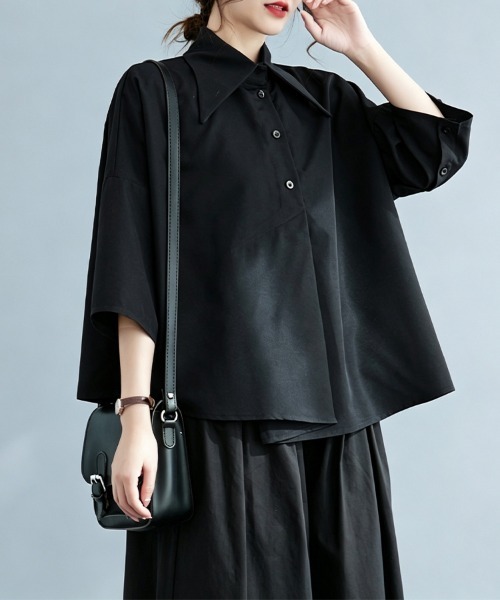 ReRe(リリ)の「ビッグカラーアシンメトリー半袖シャツブラウス(シャツ/ブラウス・レディース・ブラック/ホワイト・MEDIUM/X-LARGE/LARGE)」の11枚目の写真