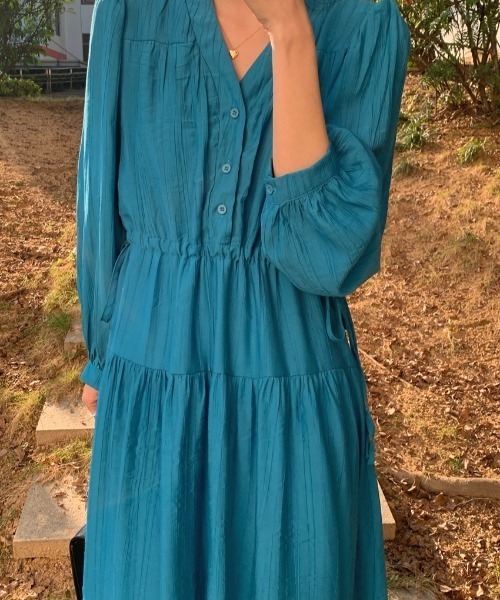 Aelina(エリナ)の「Vネックドローストリング長袖ワンピース(ワンピース・レディース・ベージュ/ブルー・FREE)」の5枚目の写真