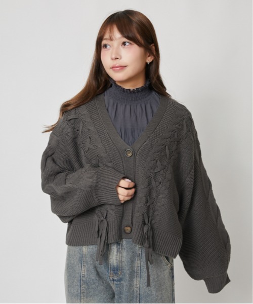 GORGE（ゴージ）の「レースアップ ケーブルニットカーディガン｜全4色（カーディガン/ボレロ・レディース・チャコール/ベージュ/アイボリー/ボルドー・F）」の18枚目の写真
