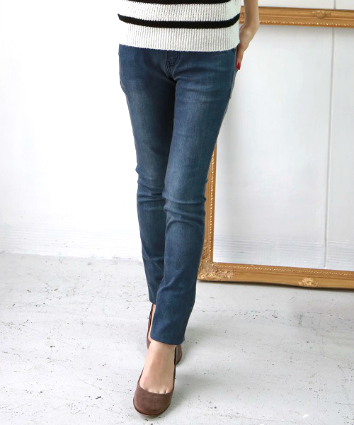 REAL CUBE(リアルキューブ)の「REAL CUBE リラックスモダールスキニーデニム(デニムパンツ・レディース・ネイビー/ブルー系その他/ブルー・38/40/36)」の1枚目の写真