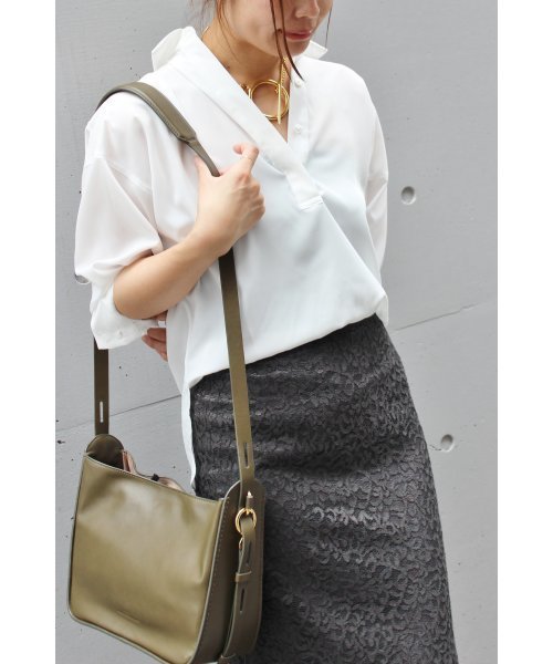 FIGARO Paris（フィガロパリ）の「ドルマンスリーブエフォートレスシャツ◆（シャツ/ブラウス・レディース・ブラック/カーキ/ホワイト・36/38）」の20枚目の写真