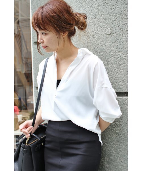 FIGARO Paris（フィガロパリ）の「ドルマンスリーブエフォートレスシャツ◆（シャツ/ブラウス・レディース・ブラック/カーキ/ホワイト・36/38）」の11枚目の写真