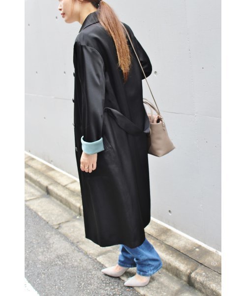 FIGARO Paris（フィガロパリ）の「TAダブルサテンステンカラーコート◆（ステンカラーコート・レディース・ブラック/キャメル・36/38）」の9枚目の写真