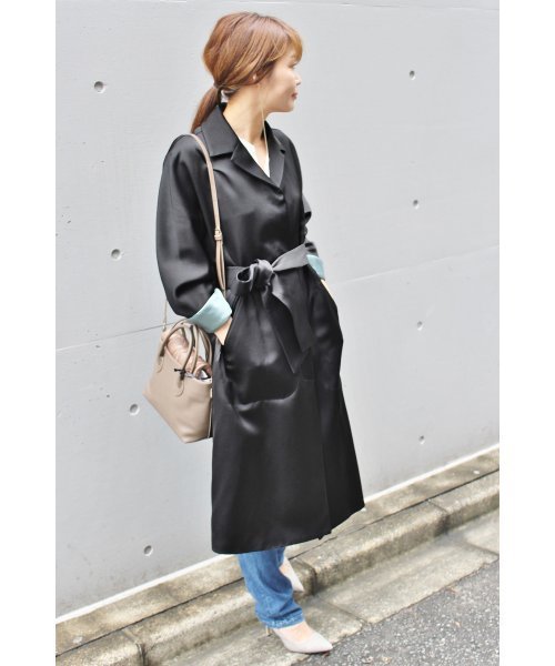 FIGARO Paris（フィガロパリ）の「TAダブルサテンステンカラーコート◆（ステンカラーコート・レディース・ブラック/キャメル・36/38）」の10枚目の写真