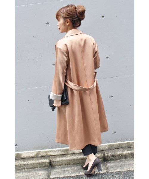 FIGARO Paris（フィガロパリ）の「TAダブルサテンステンカラーコート◆（ステンカラーコート・レディース・ブラック/キャメル・36/38）」の6枚目の写真