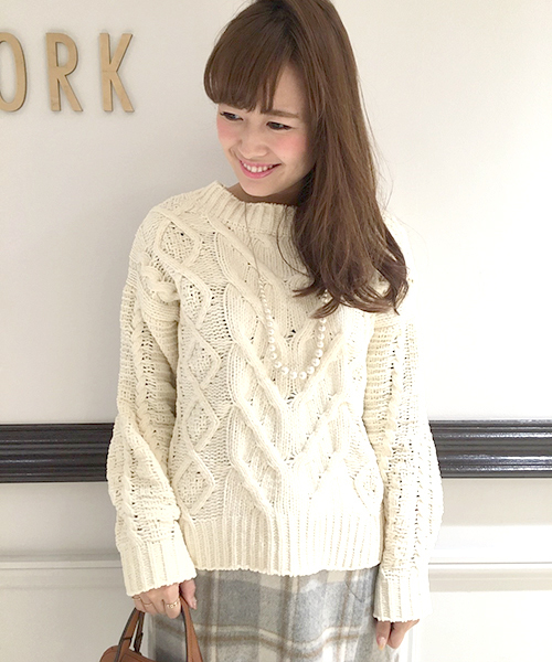 laboratory work（ラボラトリーワーク）の「モールヤーンケーブルニットプルオーバー（ニット/セーター・レディース・ライトグレー/オフホワイト/ブラック/グリーン/キャメル・MEDIUM）」の2枚目の写真